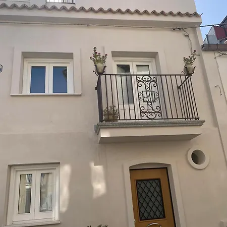 Amare House Guest house Gasponi